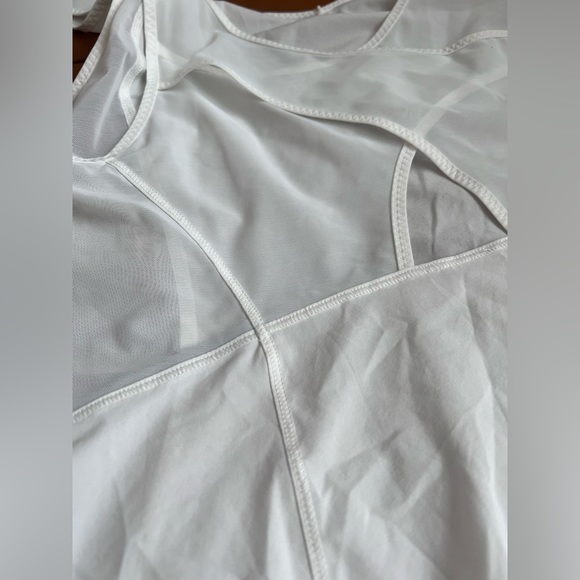 Lululemon Athletica - Run with the Sun Tank Top in white. Size 10 - Picture 7 of 9